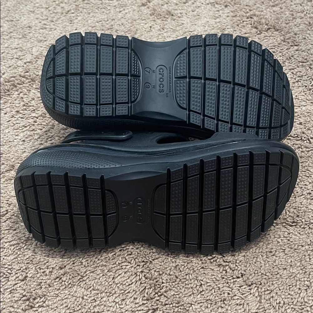 CROCS Womens Megacrush Black Sandals - Picture 3 of 4